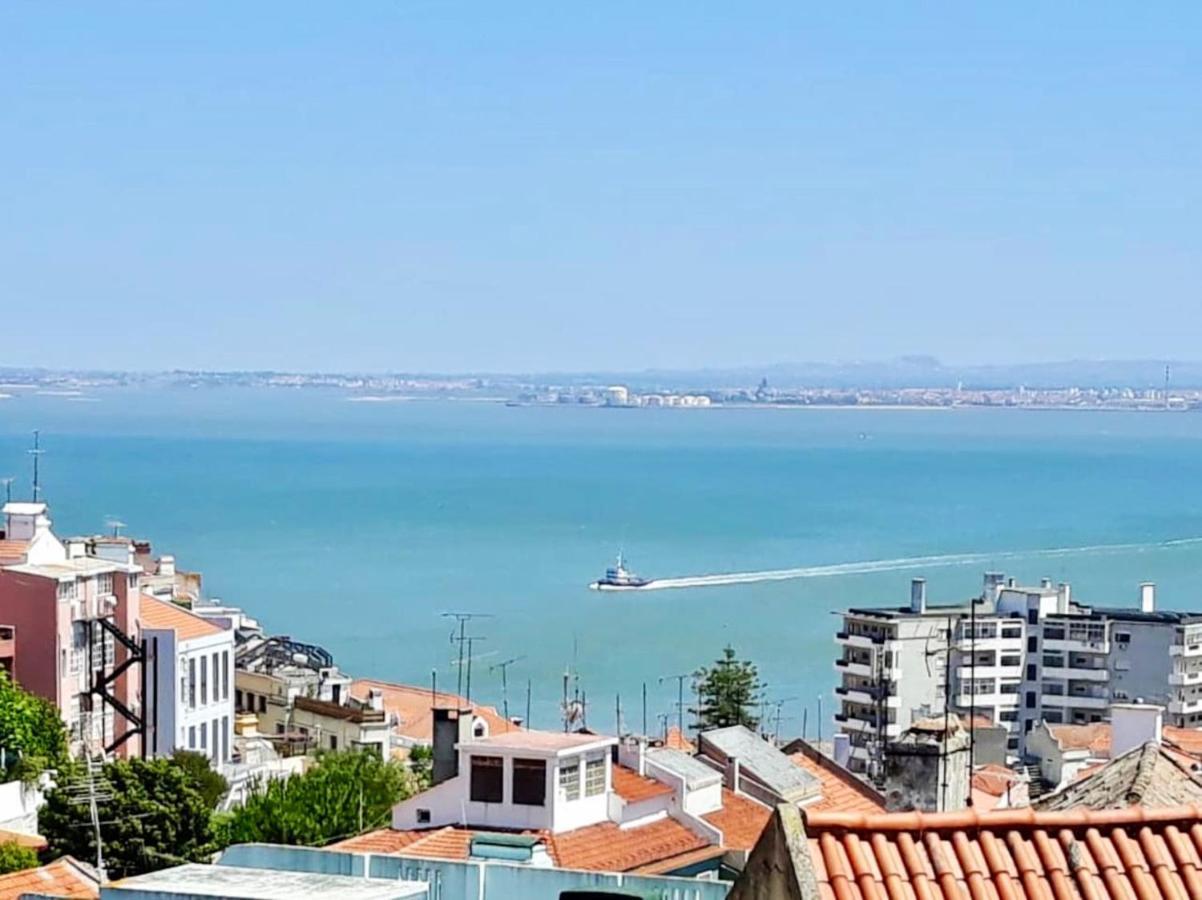 Comfortable Apartment With Balcony And Sea View In Lisbon 50 M² Luaran gambar